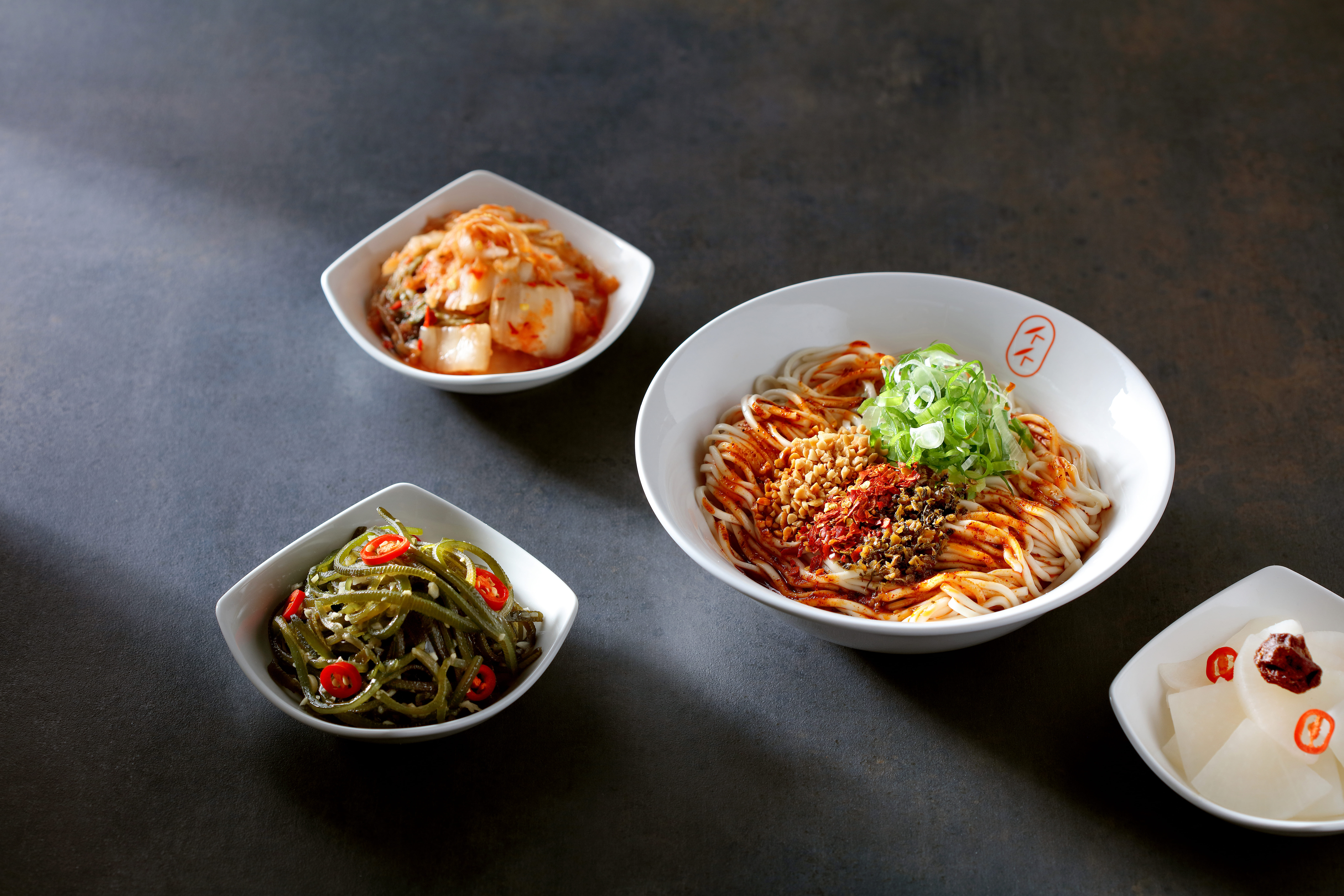 吹起「燃麵旋風」！店家推六款燃麵　雙北排隊爆滿成話題