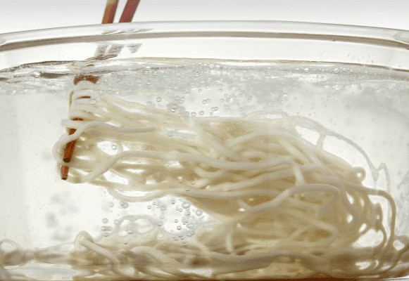 特製麵條若白「竹」,細長挺直